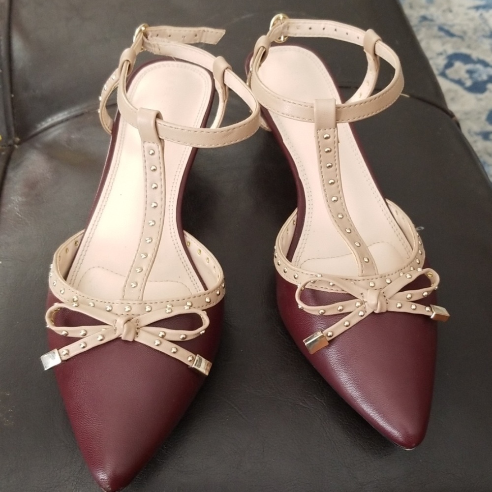Kelly & Katie Sz. 8 T-strap Low Heels